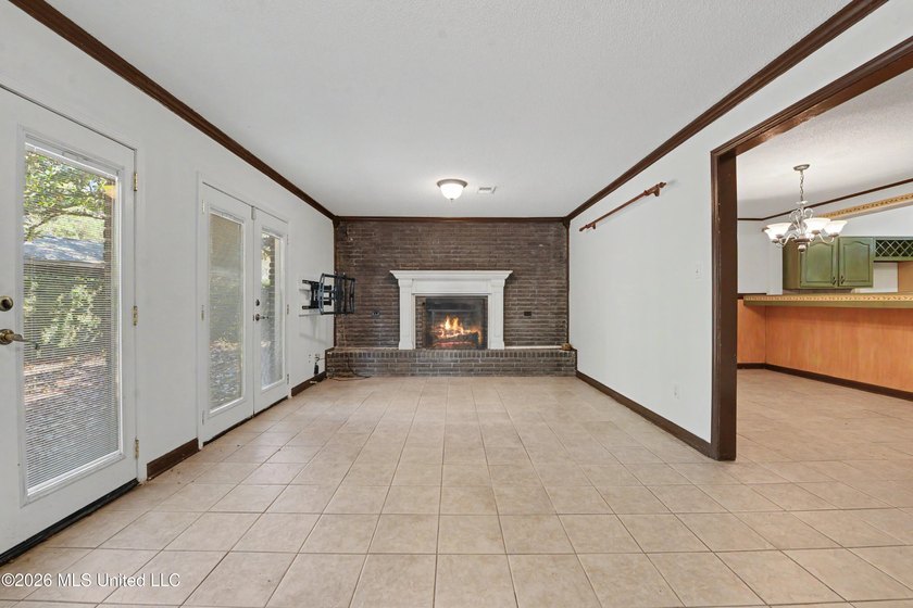 Welcome to this beautiful, spacious, 3-bedroom, 2 bath home in - photo 4