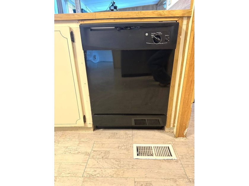 PRICED TO SELL AND FULL OF POTENTIAL!!! THIS 2-BEDROOM - photo 12