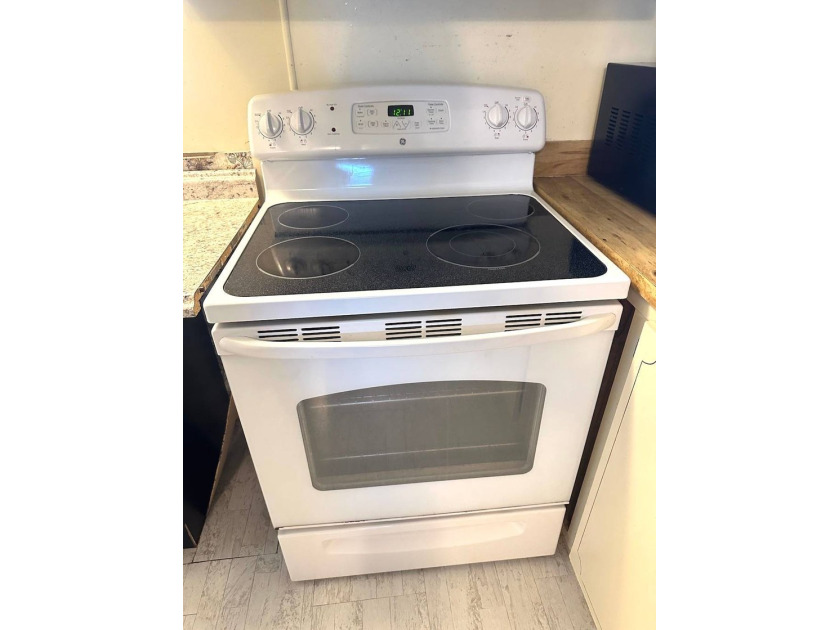 PRICED TO SELL AND FULL OF POTENTIAL!!! THIS 2-BEDROOM - photo 13