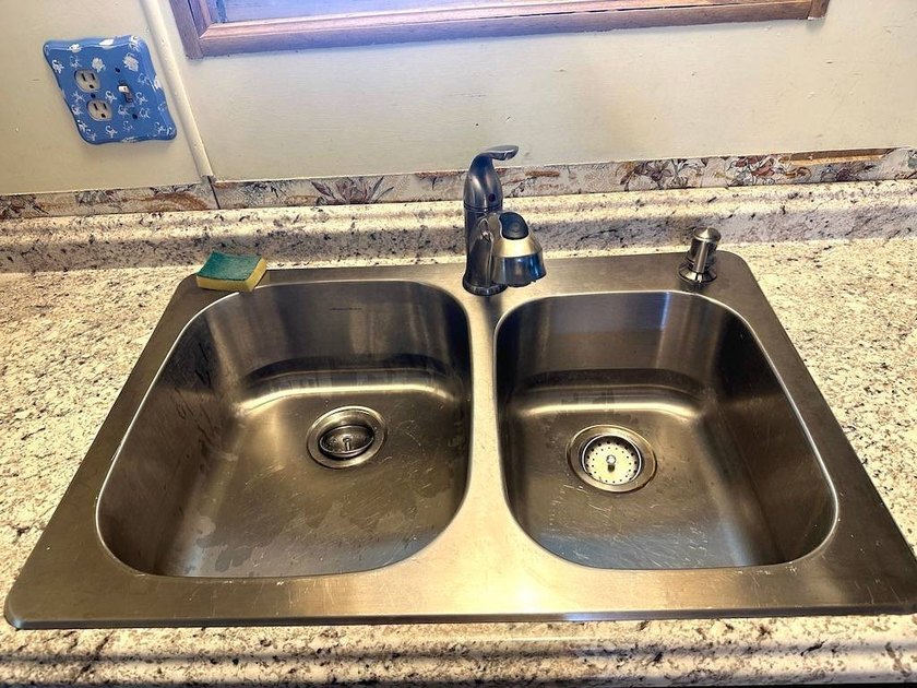 PRICED TO SELL AND FULL OF POTENTIAL!!! THIS 2-BEDROOM - photo 14