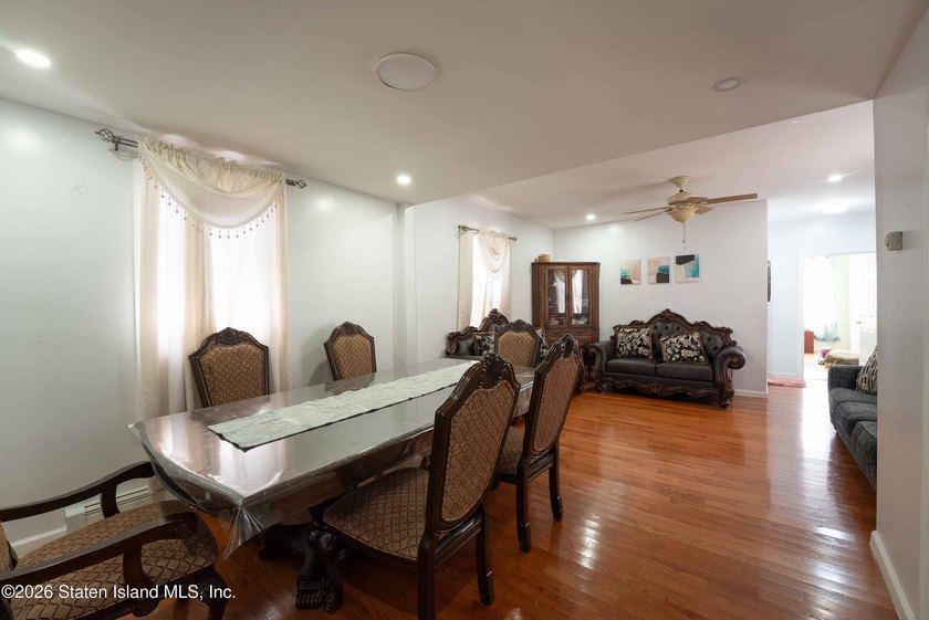 Welcome to this spacious and uniquely designed single-family - photo 15