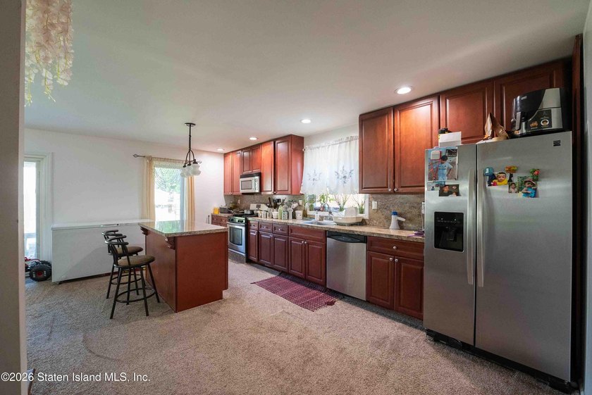 Welcome to this spacious and uniquely designed single-family - photo 17