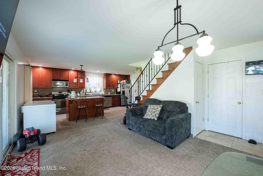 Welcome to this spacious and uniquely designed single-family - photo 18