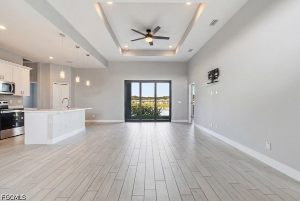 Welcome to this beautifully maintained 4-bedroom, 2-bath home - photo 3