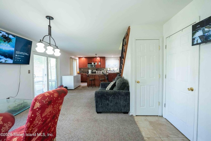 Welcome to this spacious and uniquely designed single-family - photo 24