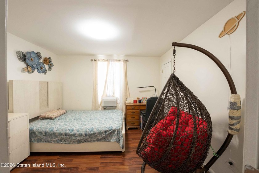 Welcome to this spacious and uniquely designed single-family - photo 28