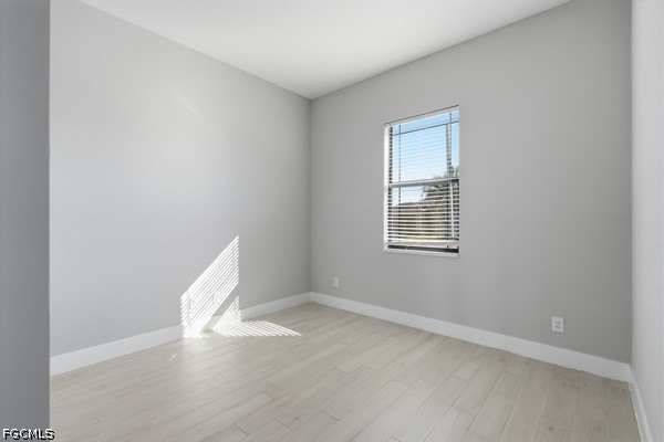 Welcome to this beautifully maintained 4-bedroom, 2-bath home - photo 9
