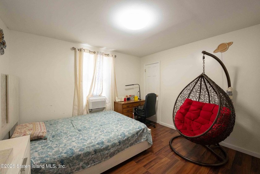 Welcome to this spacious and uniquely designed single-family - photo 30