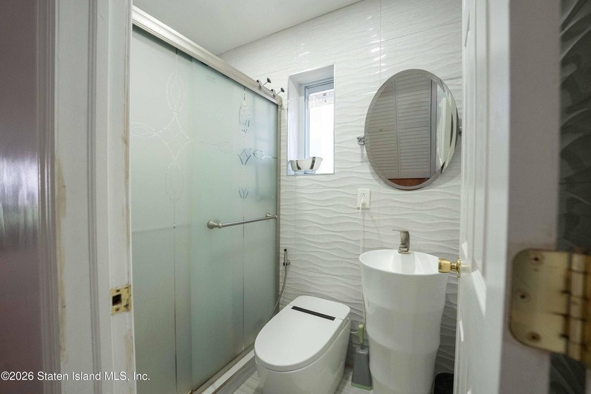 Welcome to this spacious and uniquely designed single-family - photo 31