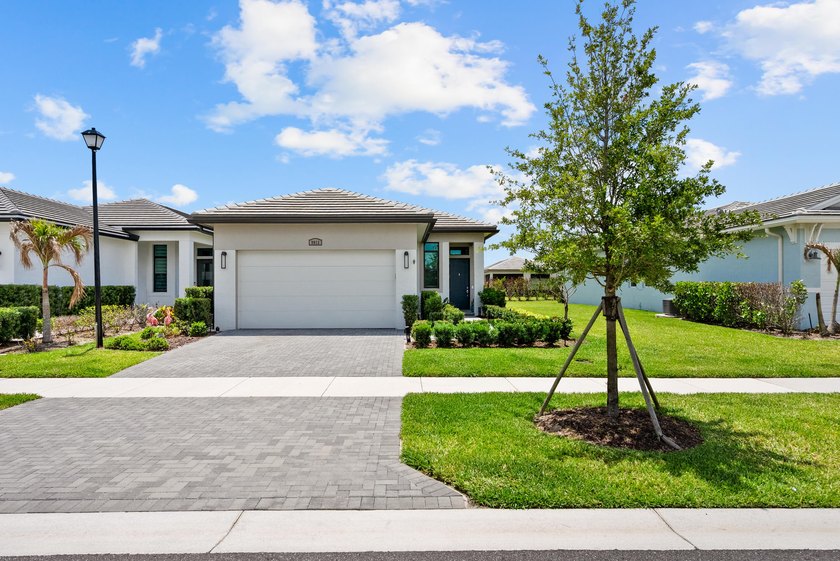 Welcome to luxury living in PGA Verano! This 2024 Alison model - photo 2