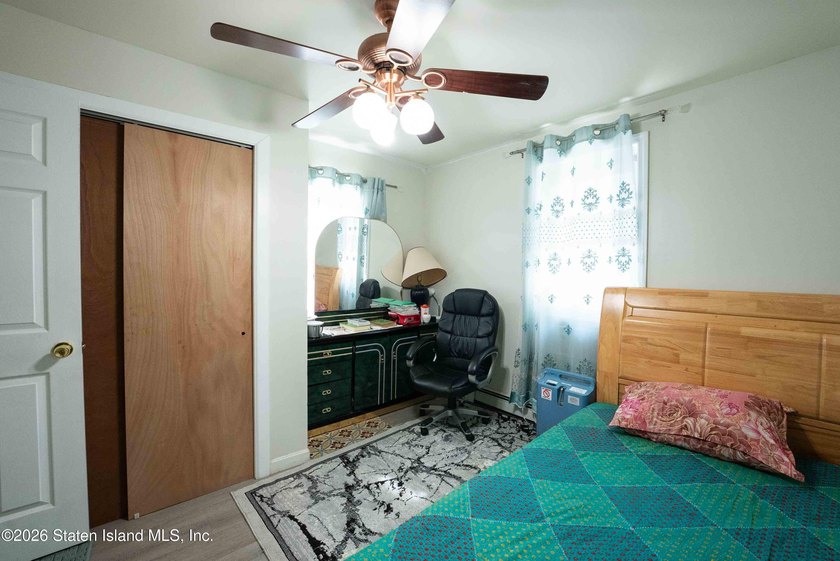 Welcome to this spacious and uniquely designed single-family - photo 33