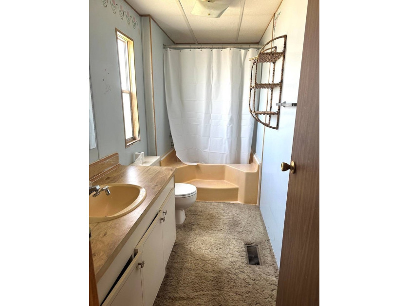 PRICED TO SELL AND FULL OF POTENTIAL!!! THIS 2-BEDROOM - photo 34