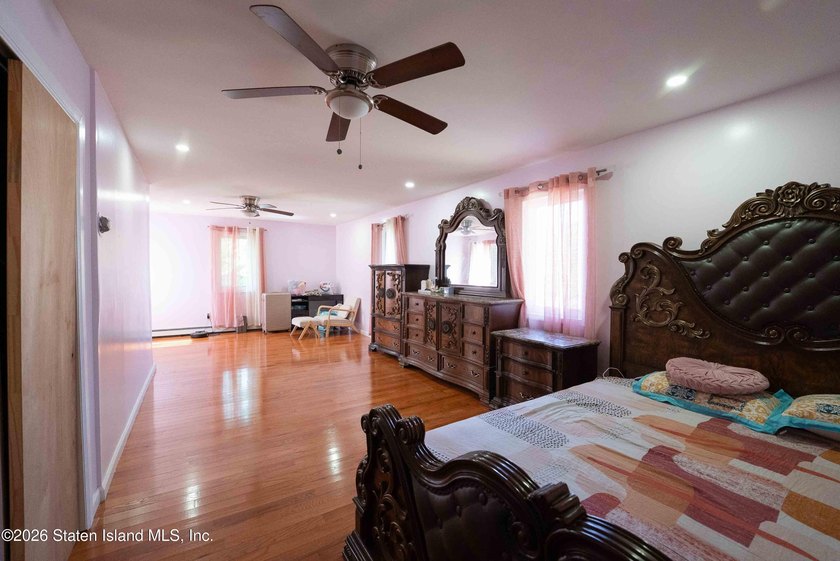 Welcome to this spacious and uniquely designed single-family - photo 37