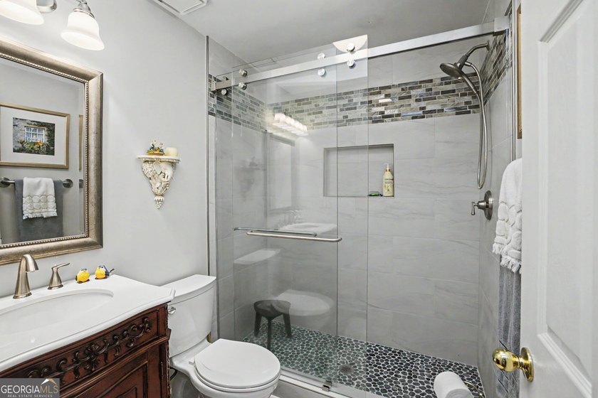 I am excited to feature this exceptional 4-bedroom, 3-bathroom - photo 38