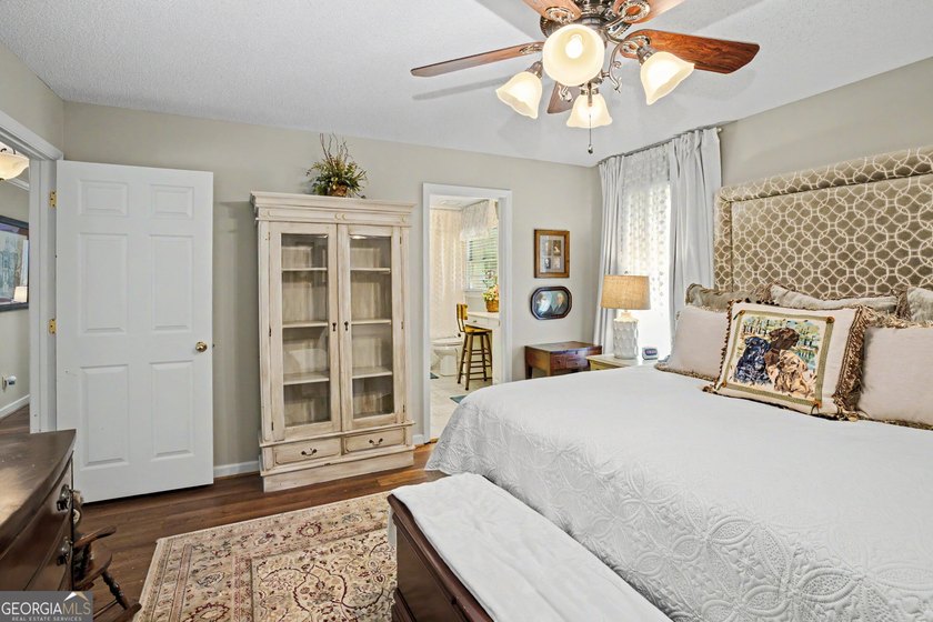 I am excited to feature this exceptional 4-bedroom, 3-bathroom - photo 42