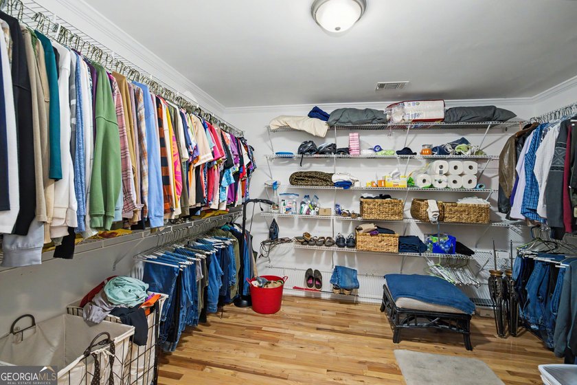 I am excited to feature this exceptional 4-bedroom, 3-bathroom - photo 45