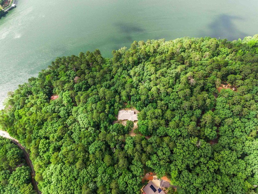 Updated and filled with light! One-level home on a private - photo 3