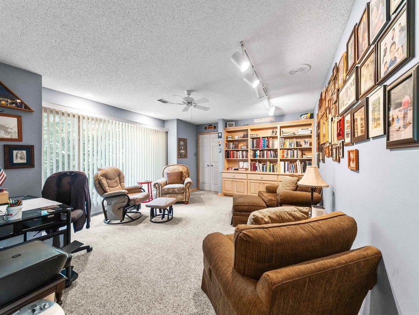 Updated and filled with light! One-level home on a private - photo 5