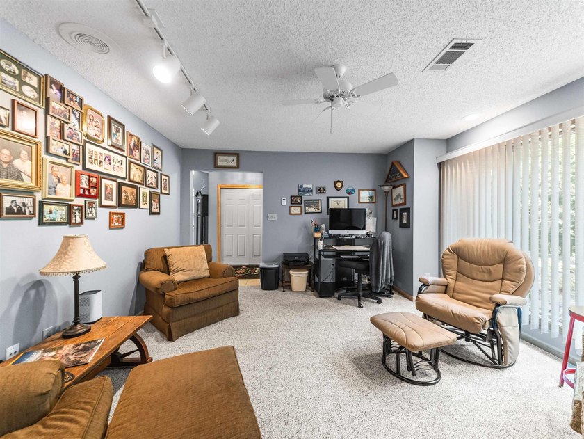 Updated and filled with light! One-level home on a private - photo 6