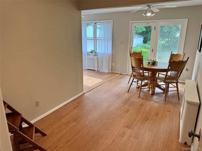Newly renovated home with a 2nd floor apartment! This cheerful - photo 6