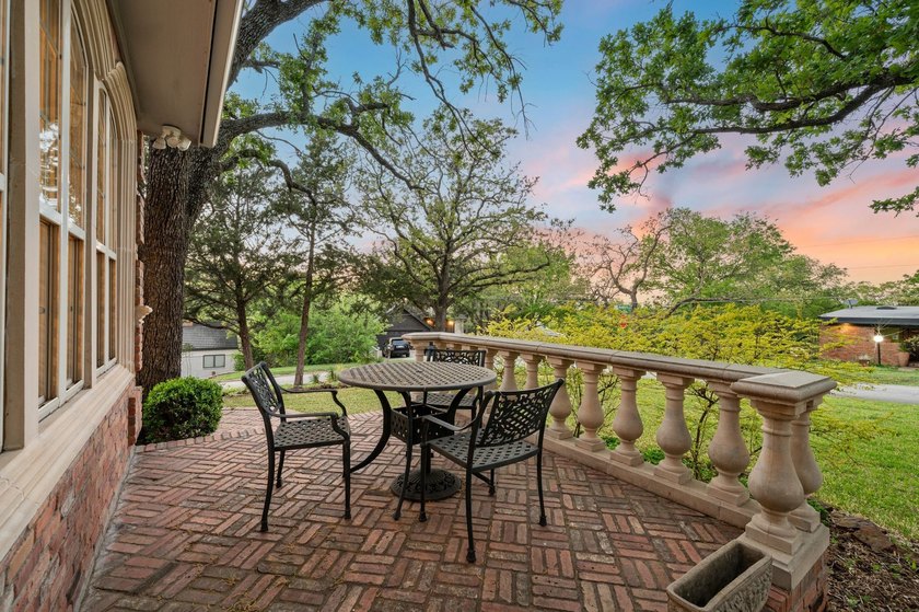 Set beneath a canopy of mature trees, there is an ease to this - photo 6