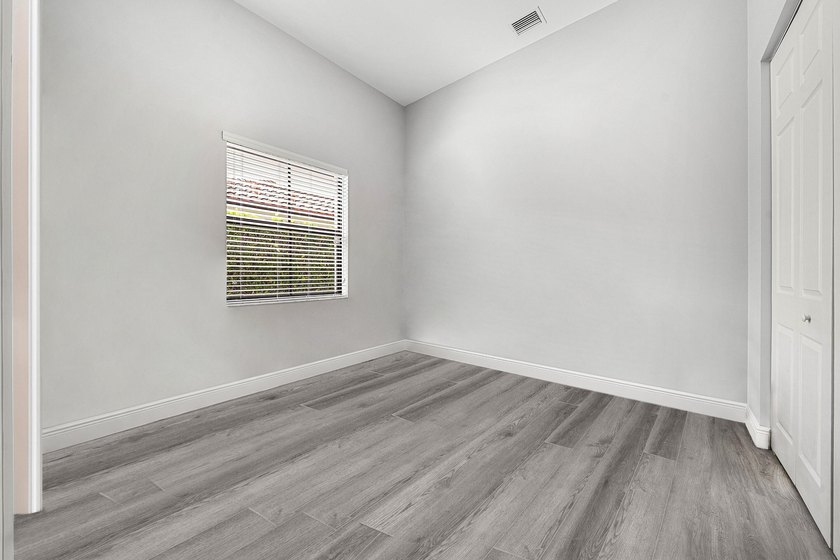 Welcome to this beautifully updated 4-bedroom, 3-bathroom home - photo 13