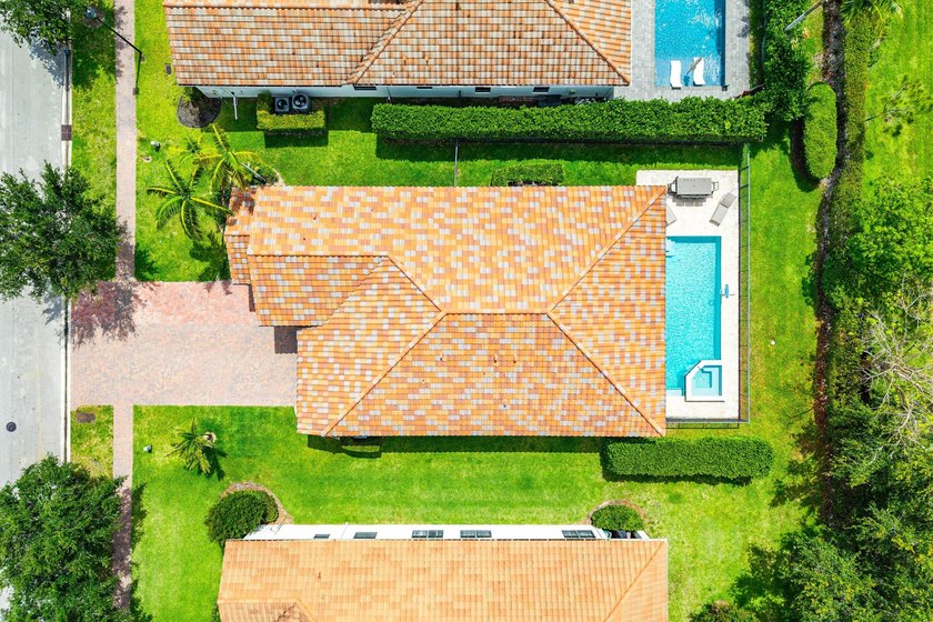 Welcome to this beautifully updated 4-bedroom, 3-bathroom home - photo 29