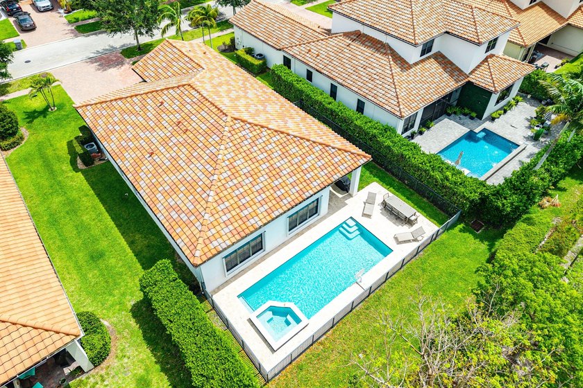 Welcome to this beautifully updated 4-bedroom, 3-bathroom home - photo 30