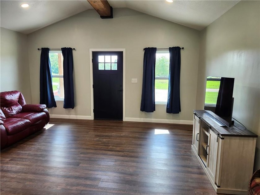 Don't miss this charming brand-new home, perfect for a summer - photo 4