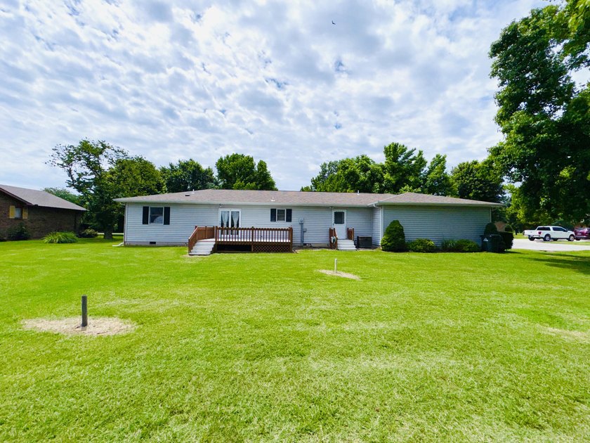 This well-built home combines great bones with an unbeatable - photo 4