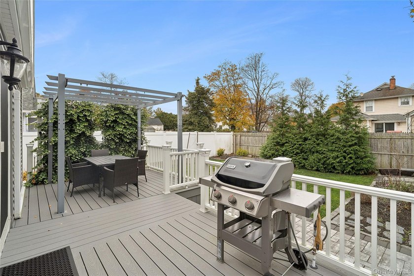 Welcome to this beautifully maintained classic 1930 colonial - photo 17