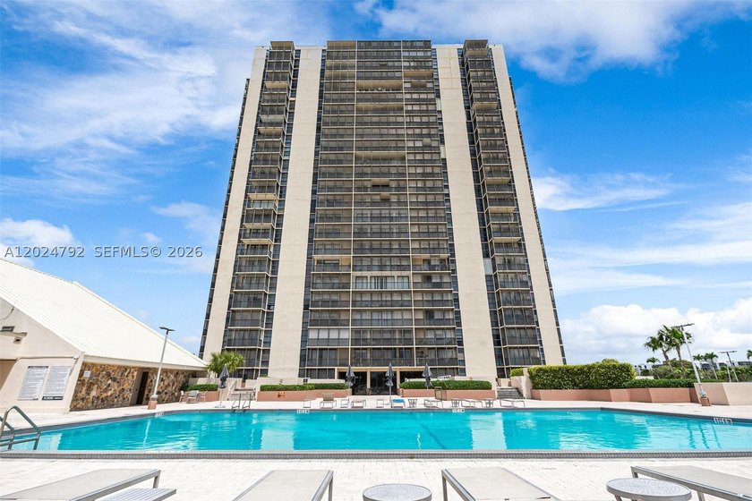 Spacious 1BD/1.5BA residence with beautiful views of the - photo 2
