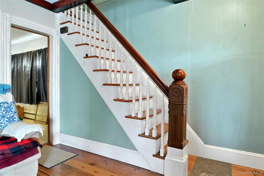 Opportunity knocks! This 1,858 sq. ft. colonial sits on a 0 - photo 5