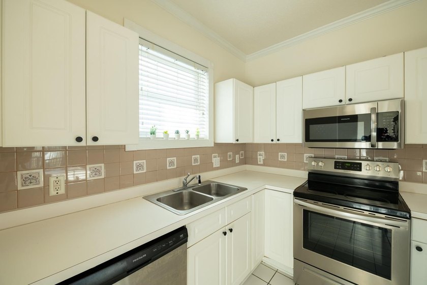 Perfect privacy with this top floor unit. No one will be above - photo 6