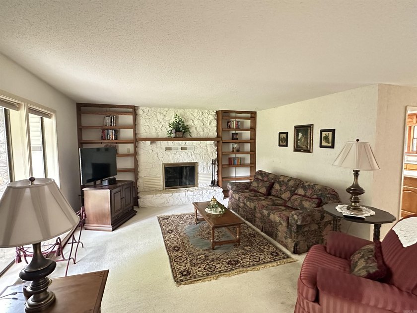 HOME with 4-CAR GARAGE on Flat Lot with a bathroom for each - photo 9
