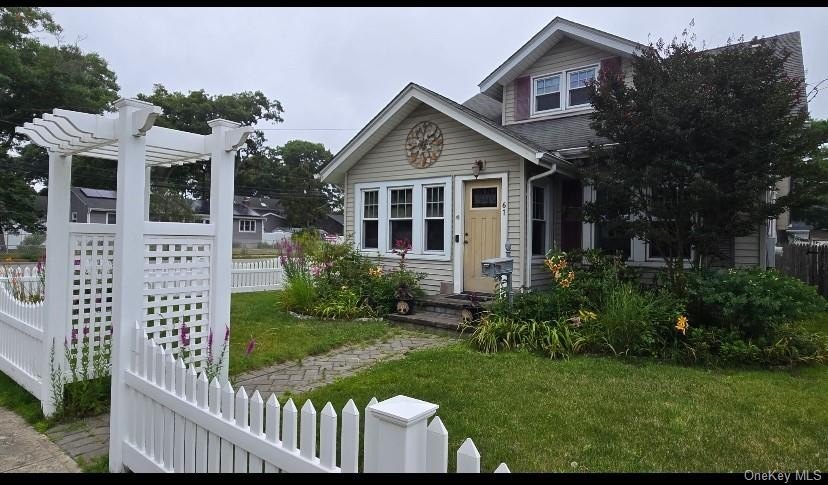 Charming Country Cape Cod home in the Incorporated Village of - photo 3