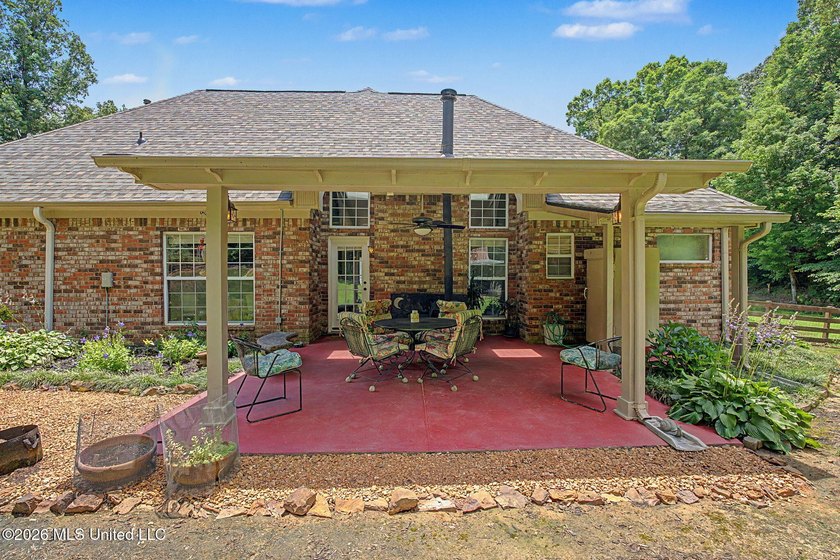 SECLUDED COUNTRY RETREAT ON 2 ACRES IN BYHALIA! Welcome to 186 - photo 24