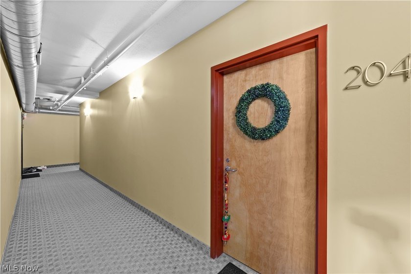 Welcome to Franklin Lofts in the heart of Ohio City's vibrant - photo 2