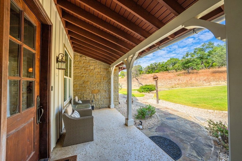 This is the ideal family home for those who love to entertain &amp; - photo 3