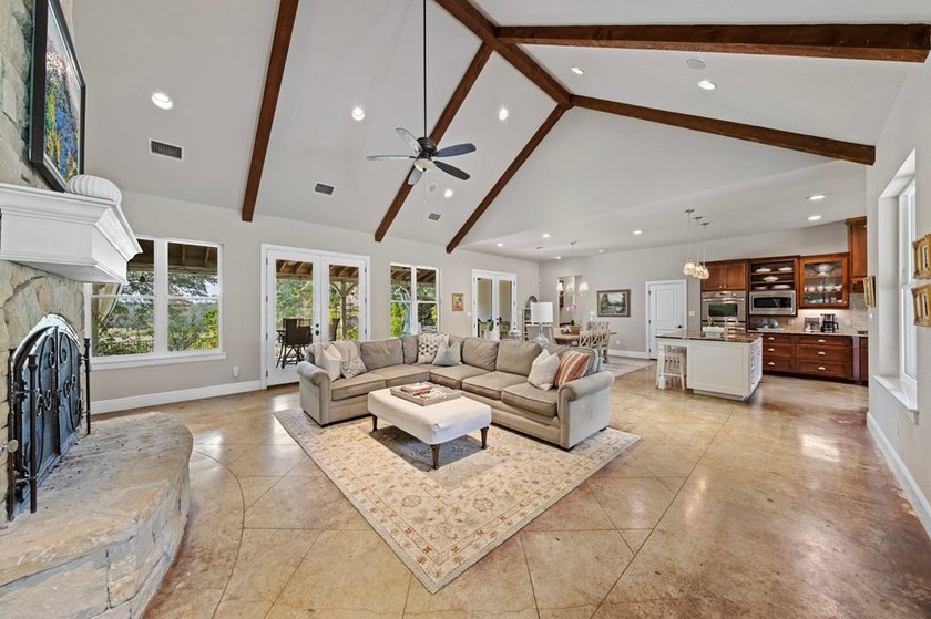 This is the ideal family home for those who love to entertain &amp; - photo 4