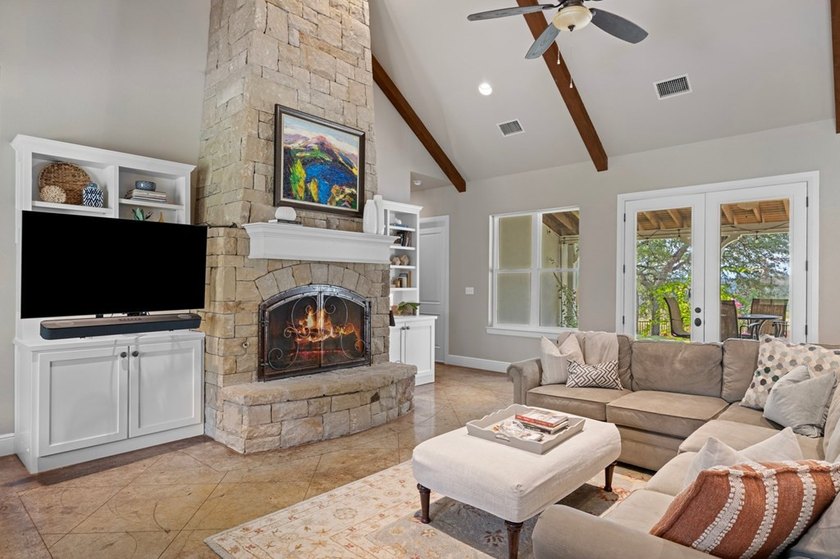 This is the ideal family home for those who love to entertain &amp; - photo 5