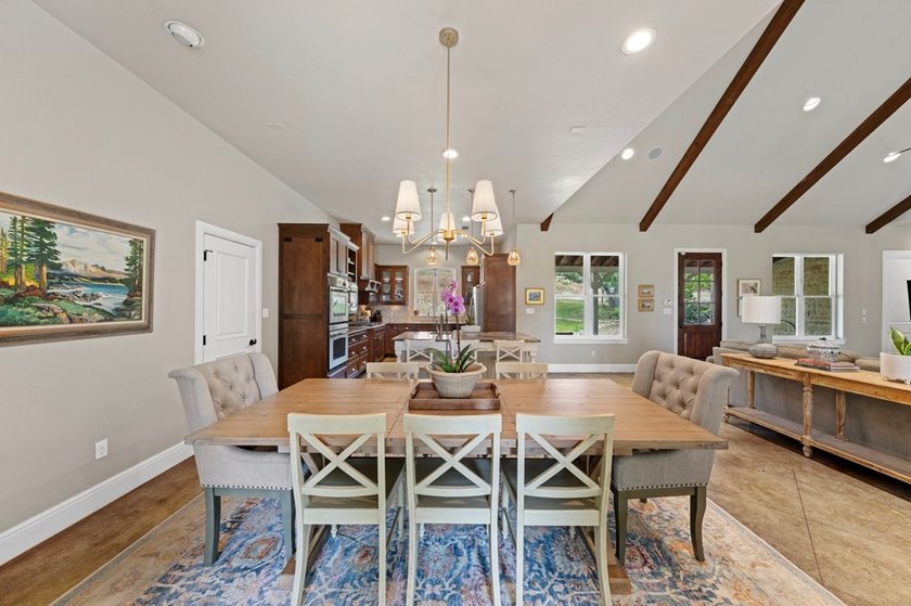 This is the ideal family home for those who love to entertain &amp; - photo 6