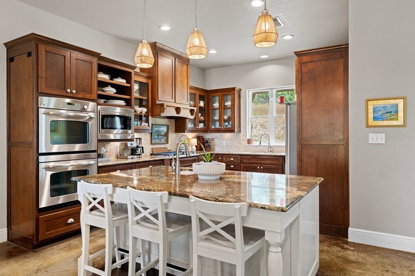 This is the ideal family home for those who love to entertain &amp; - photo 7