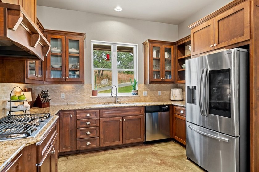 This is the ideal family home for those who love to entertain &amp; - photo 8