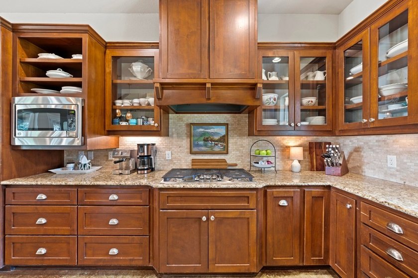 This is the ideal family home for those who love to entertain &amp; - photo 9