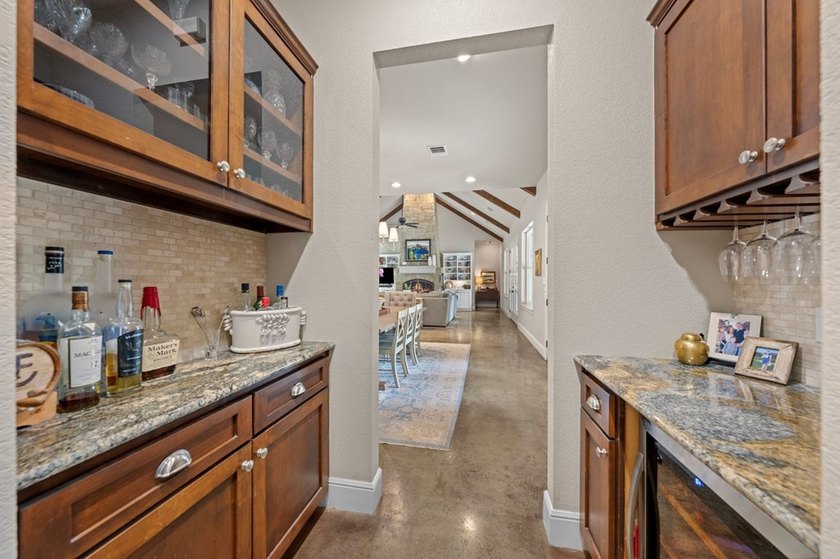 This is the ideal family home for those who love to entertain &amp; - photo 10