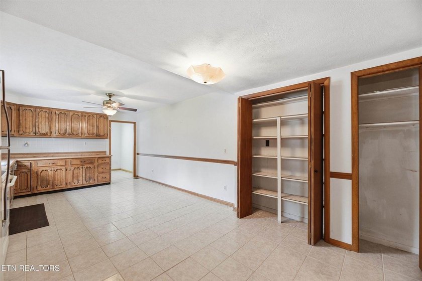 Charming 3 bedroom, 2 bath cottage-style home situated on a - photo 12