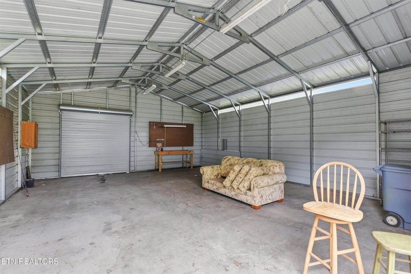 Charming 3 bedroom, 2 bath cottage-style home situated on a - photo 34