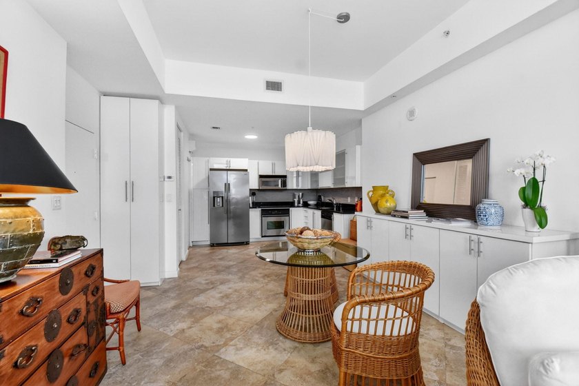 Welcome to this stylishly designed Flagler Dr. open airy one - photo 8