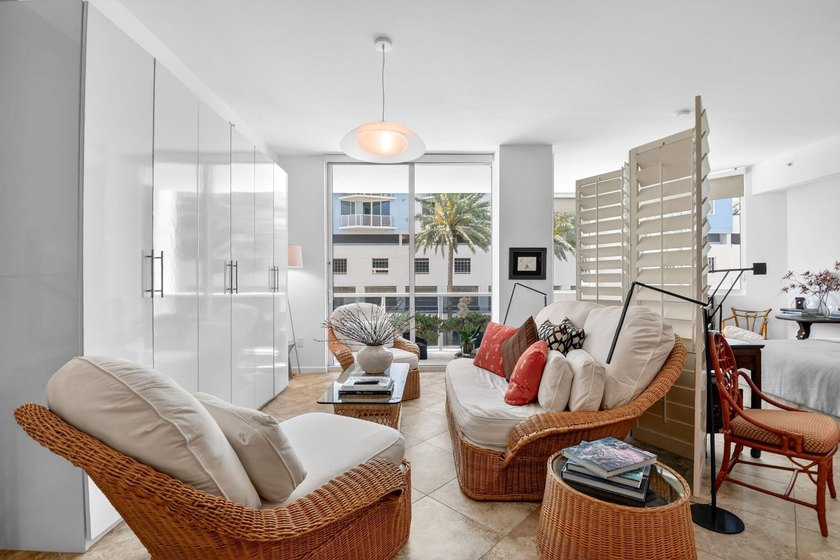 Welcome to this stylishly designed Flagler Dr. open airy one - photo 10